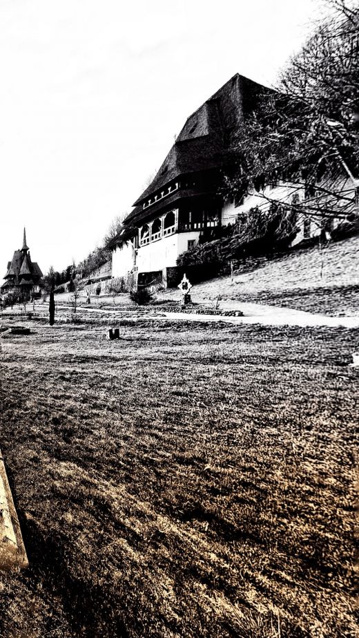 Pfarrhaus vor dem Holzkirche aus Maramures- Rumänien