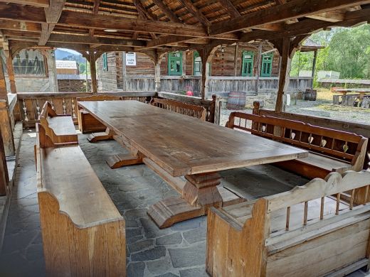 Maramuresisches Dorf_Viseu de Sus_Oberwischau_Traditionelles Haus_Biergarten_I